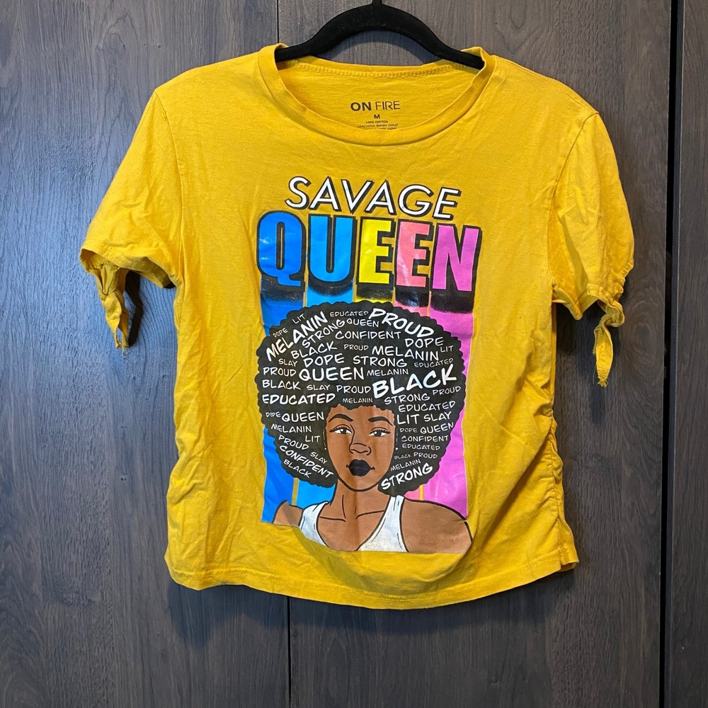 On Fire Savage Queen Graphic Tee Mustard Yellow Ruched Side Tie Sleeve‎ womens M